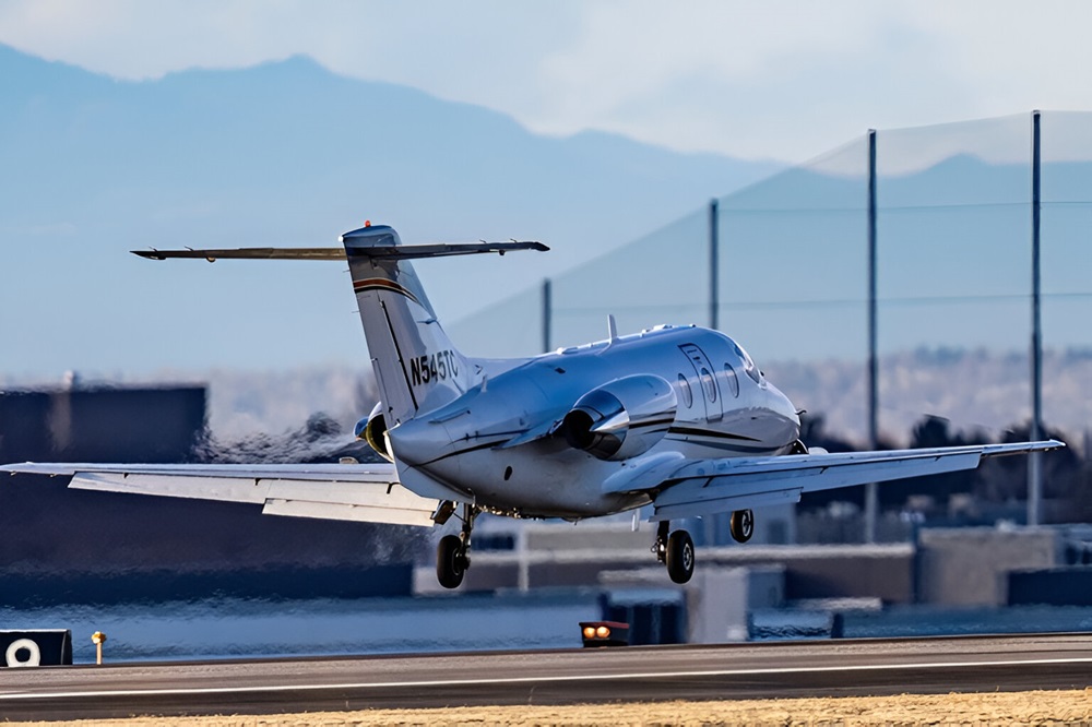 Hawker Beechcraft 400XP arrives at Centennial Airport
