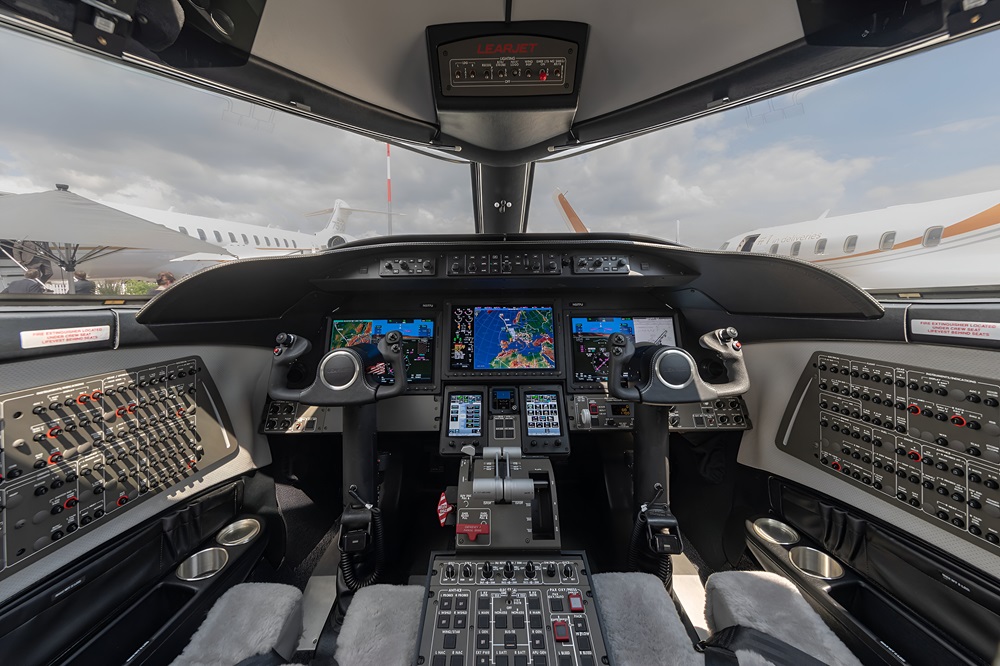 Learjet 70 cockpit view