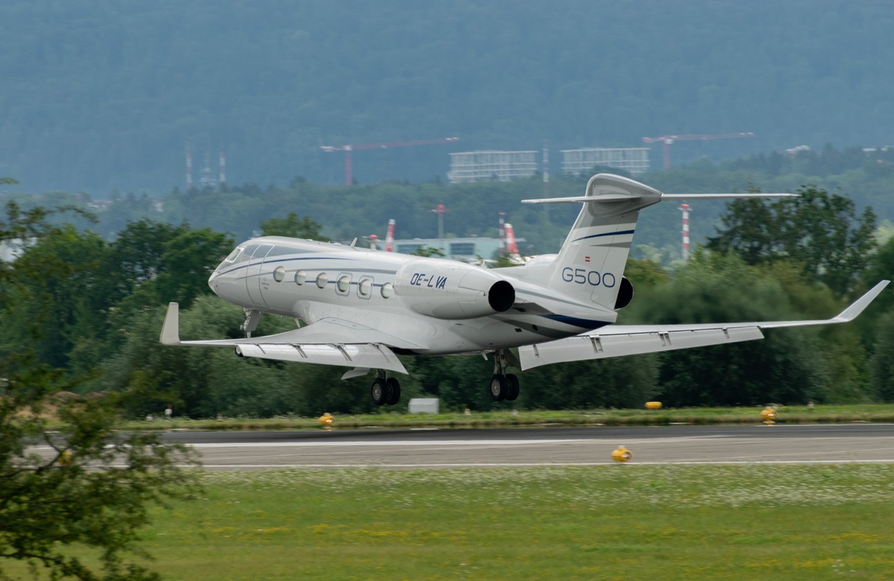 OE-LVA Gulfstream G500 jet in Zurich in Switzerland 13.7.2023