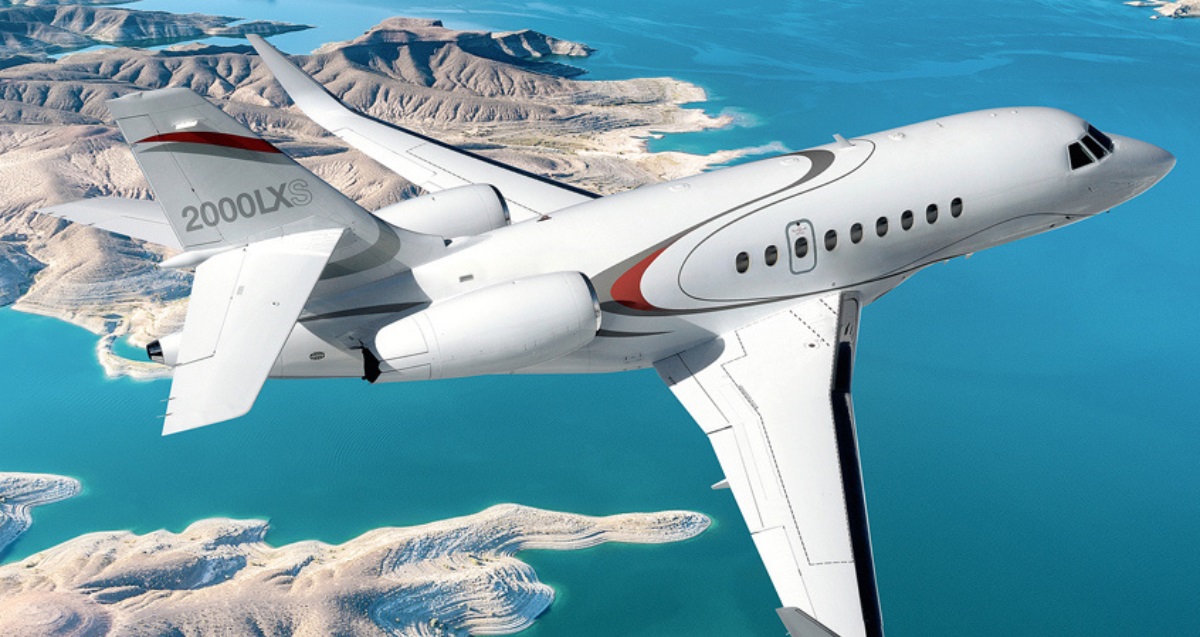 Falcon 2000 flying over the sea