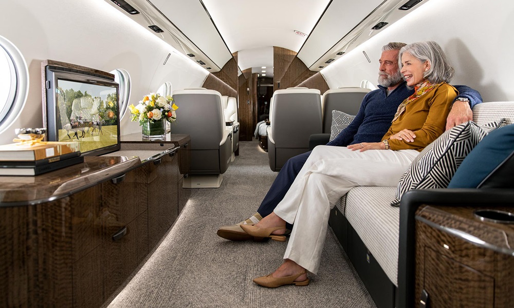 elderly couple enjoying gulfstream g700