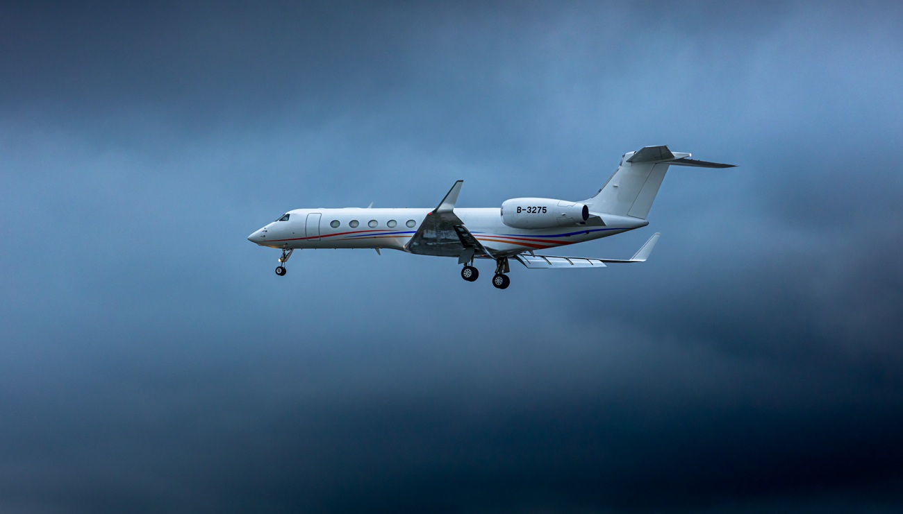 private Gulfstream G500 private business jet on final approach to runway