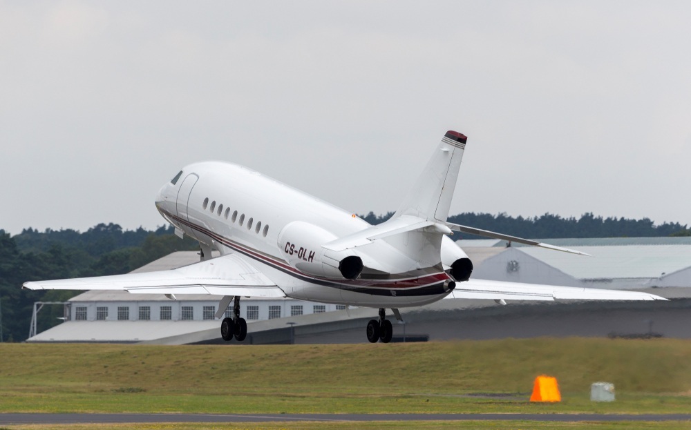 Falcon-2000EX-Private-jet-aircraft-CS-DLH-page-image