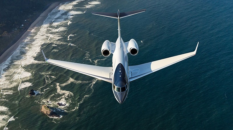 G400 flying over the ocean