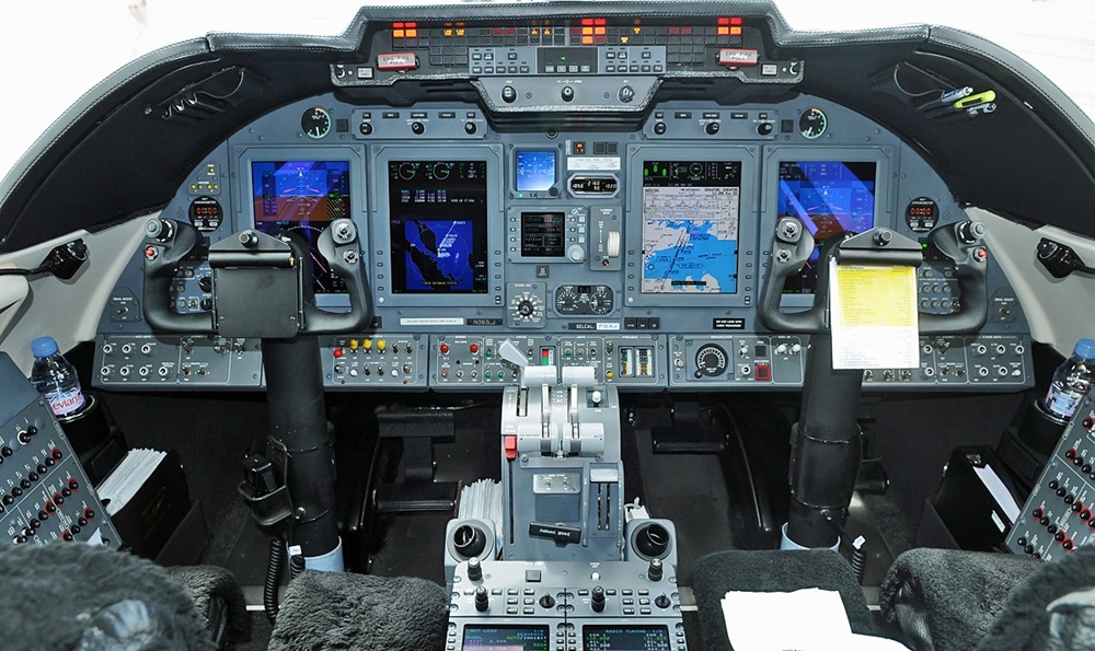 Learjet 60XR cockpit