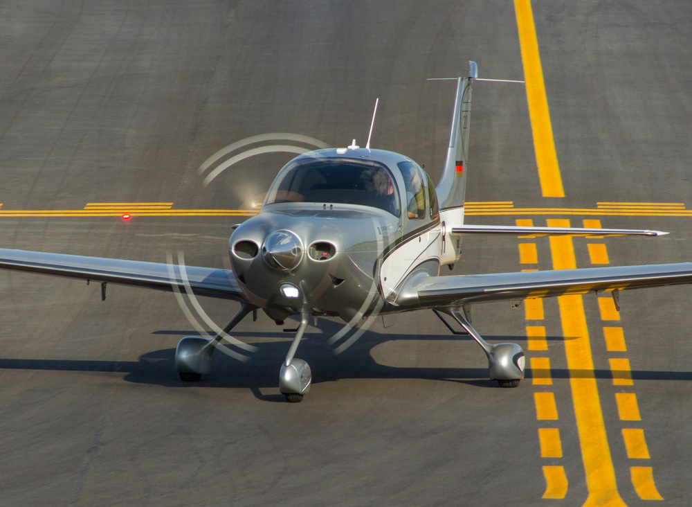 Private single engine plane Cirrus SR22T (D-ETER)