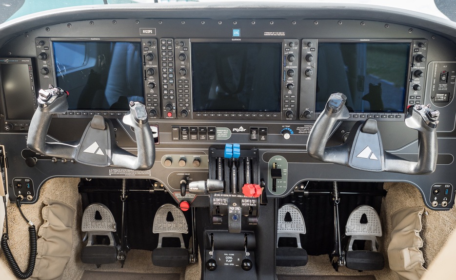 Dashboard of the aircraft Piper PA-34-220T Seneca V