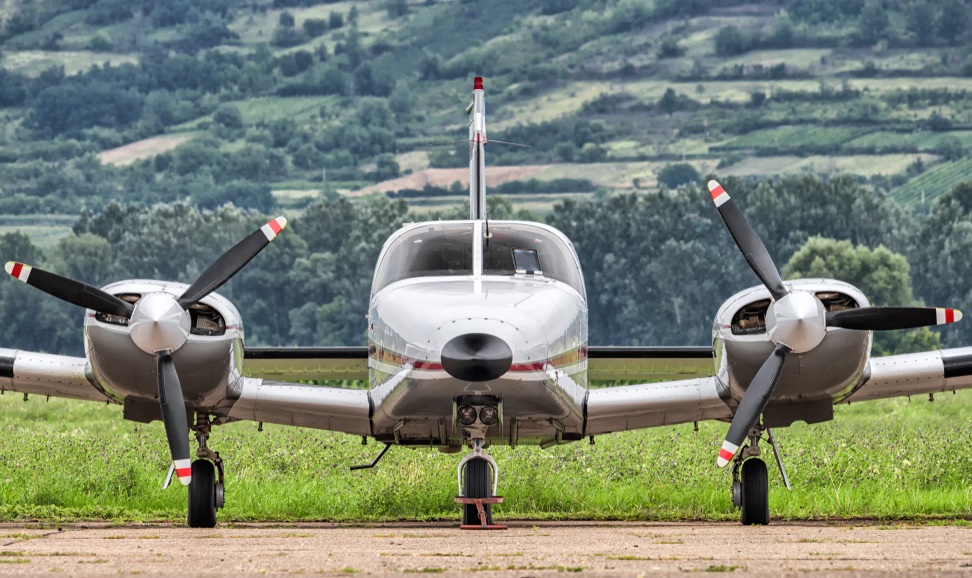 Piper PA 34 Seneca at Trstenik airport